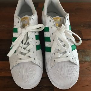 Adidas Superstar w/ green stripe